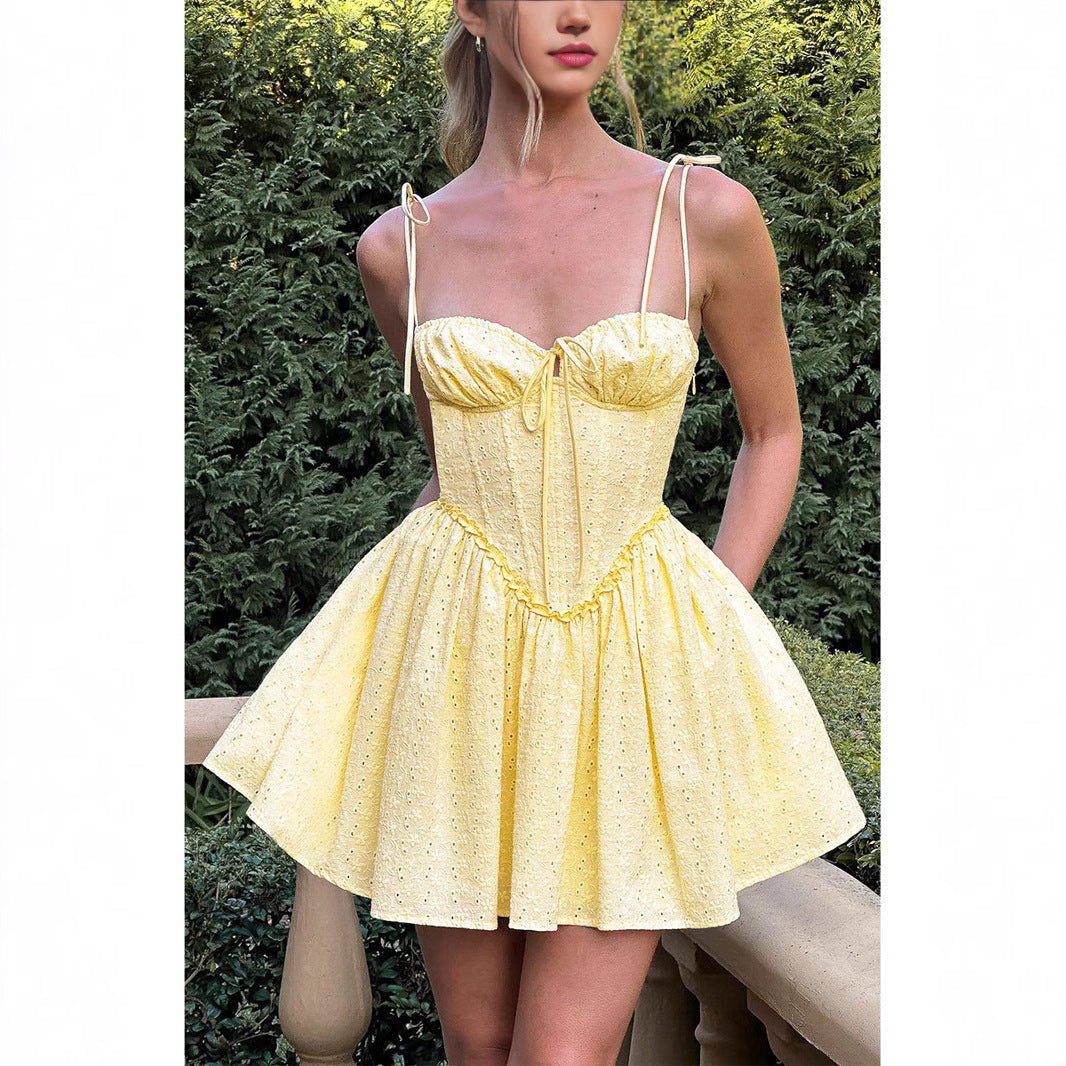 Damen Sommerliches Minikleid mit verspielten Rüschendetails und attraktivem Schnürdesign WOLFF