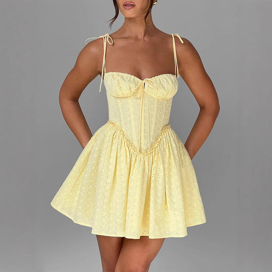 Damen Sommerliches Minikleid mit verspielten Rüschendetails und attraktivem Schnürdesign WOLFF
